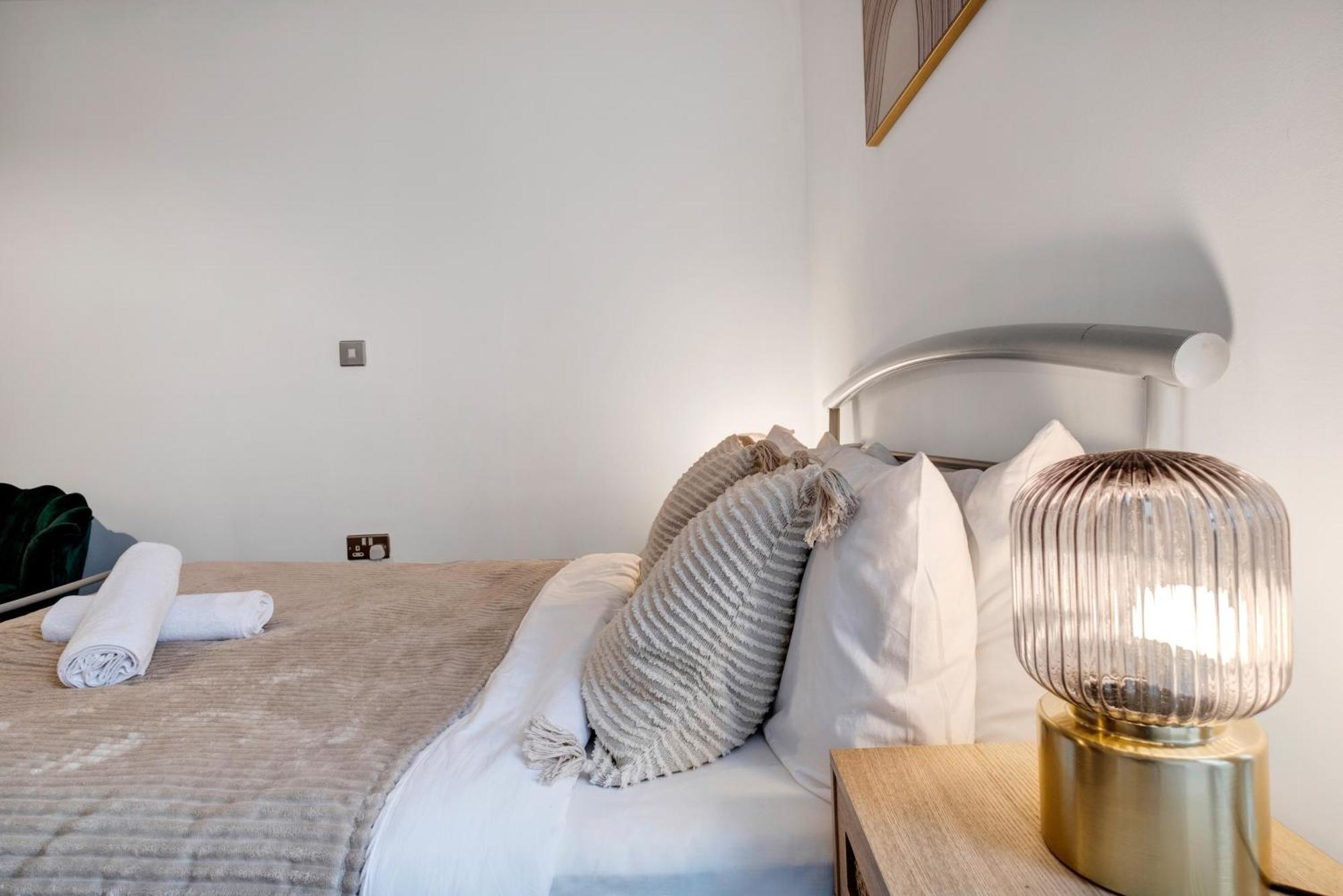 Ultra Stylish 2 Bedroom Apt Centrally Located Birmingham Buitenkant foto
